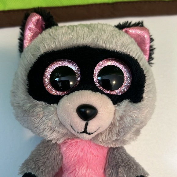 TY Beanie Boos Rocco the Raccoon 9” Plush - Picture 4 of 9